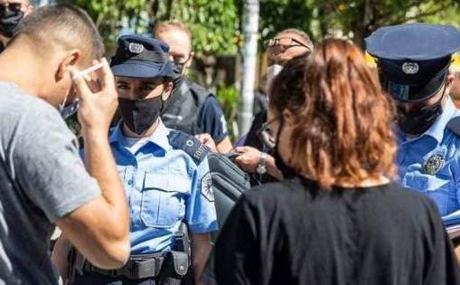 9500 gjoba ne total per mos mbajtjen e maskes: Te rinjte me te pabindur